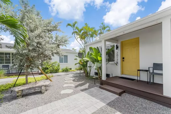 2021 Plunkett St #2017B, Hollywood, FL 33020