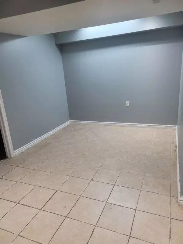 Vaughan, ON L6A 3B2,91 Nasir CRES