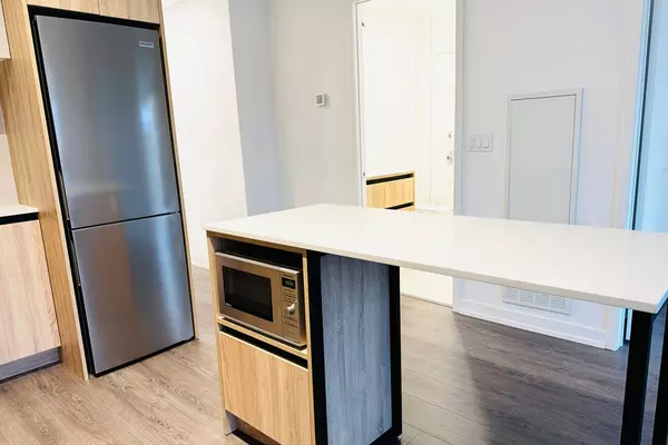 Vaughan, ON L4J 0L5,8 Beverley Glen BLVD #315