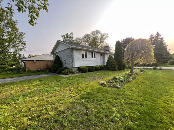 Collingwood, ON L9Y 4R4,211 Seventh ST