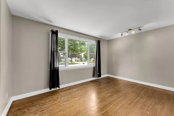 Kingston, ON K7K 4V1,48 Brant ST