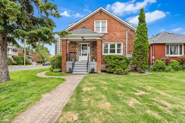 493 COLLEGE ST #3, Kingston, ON K7L 4M8