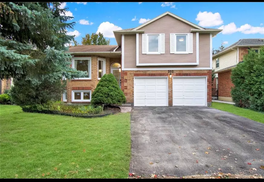 352 Crossland Gate, Newmarket, ON L3X 1B3