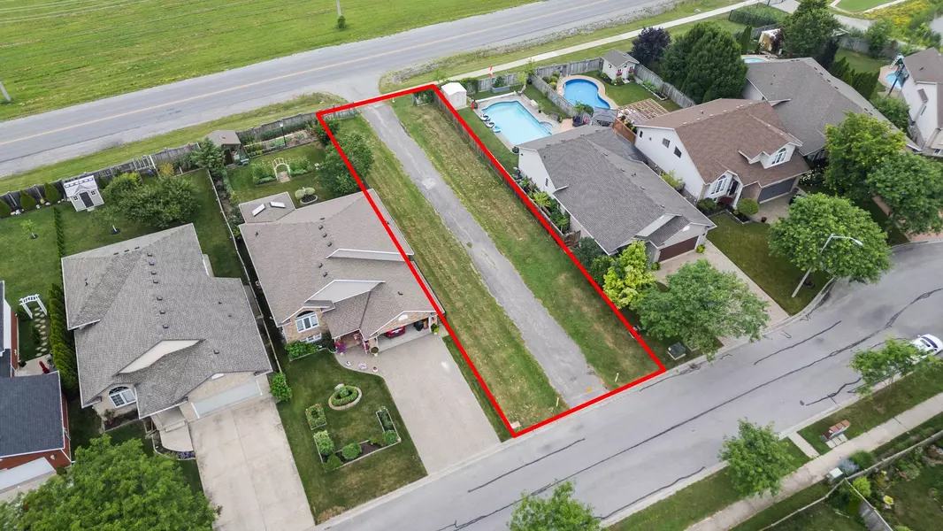 8235 Beaver Glen DR, Niagara Falls, ON L2H 3K5