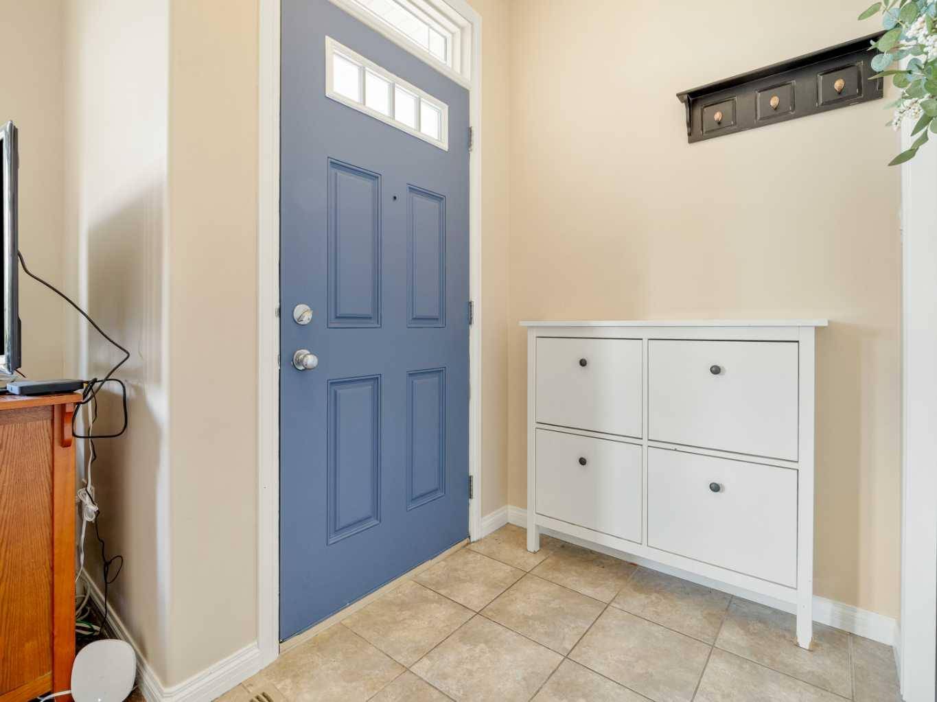 Lethbridge, AB T1J 4C1,512 Silkstone CRES West