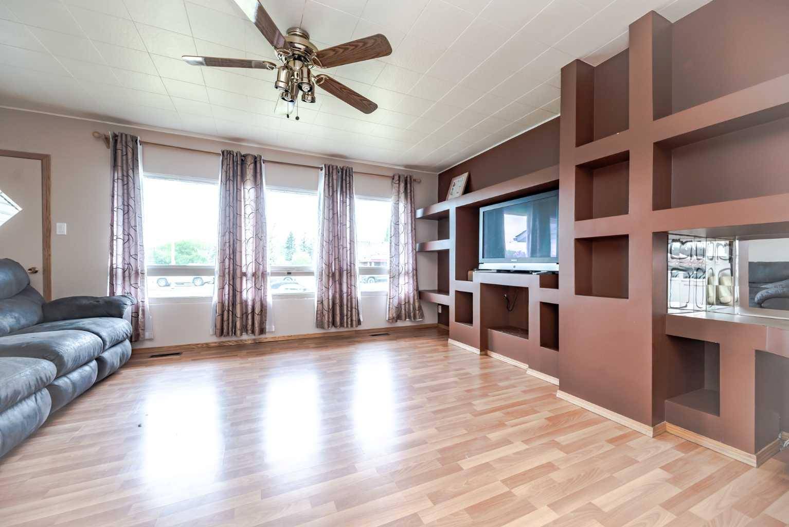 Grande Prairie, AB T8V 2B9,10703 97 ST