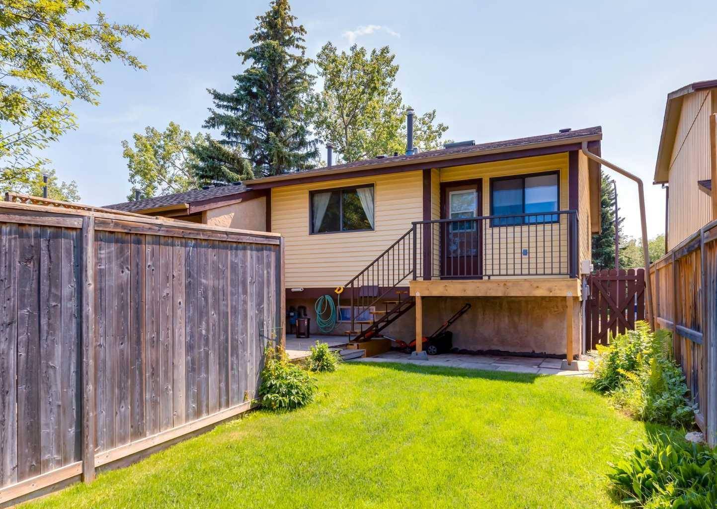Calgary, AB T1Y 3P1,4914 44 AVE NE