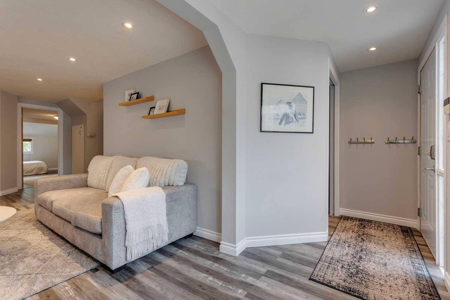 Calgary, AB T2M0V5,914 18 AVE NW