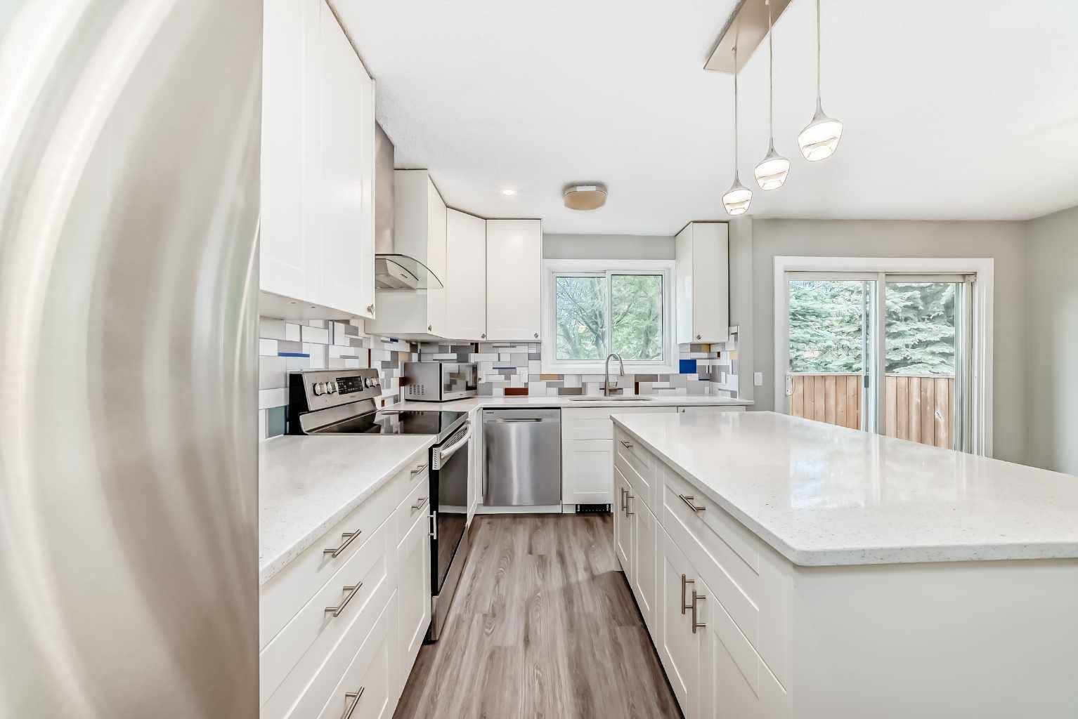 Calgary, AB T2A5K9,6103 Madigan DR NE #79