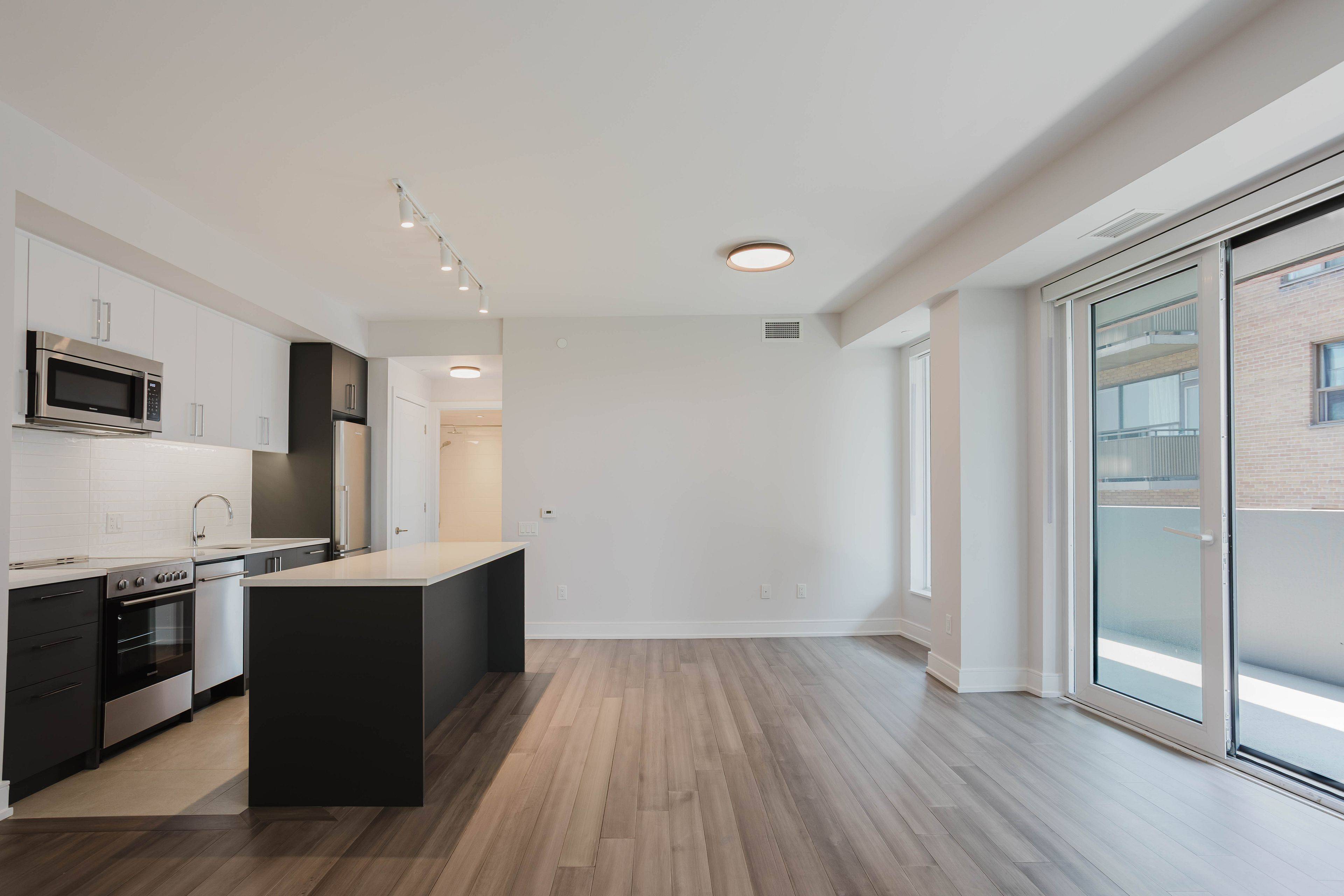 Toronto C04, ON M6B 2Y9,2525 Bathurst ST #803