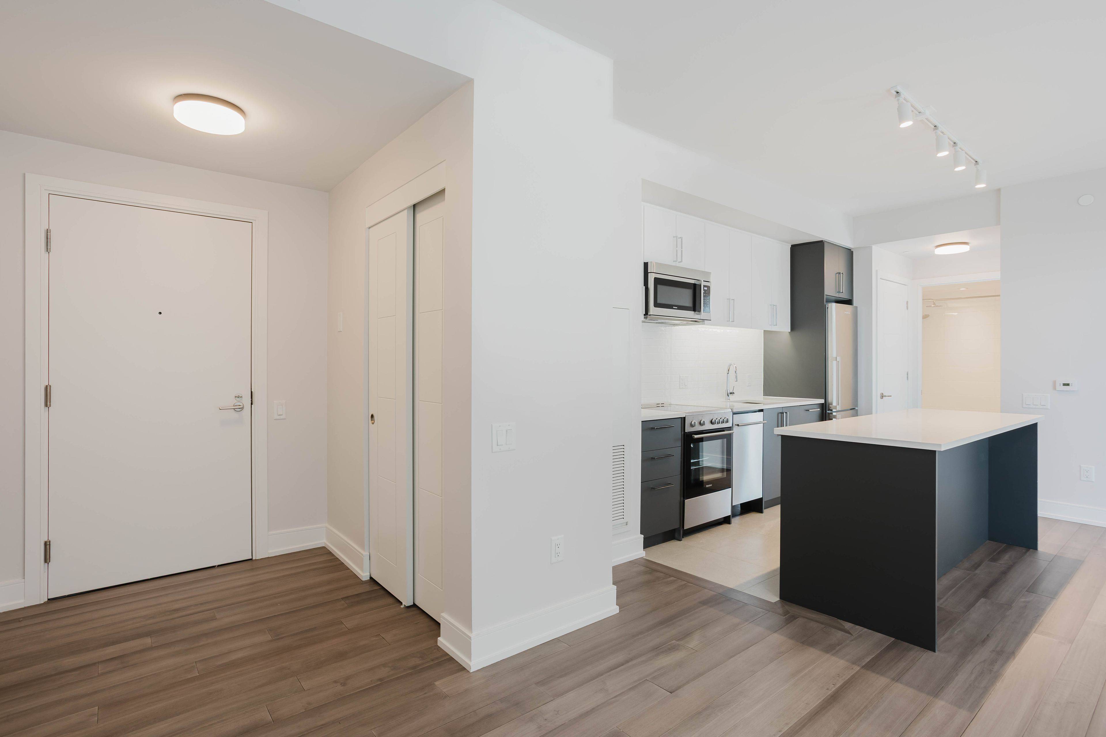 Toronto C04, ON M6B 2Y9,2525 Bathurst ST #803