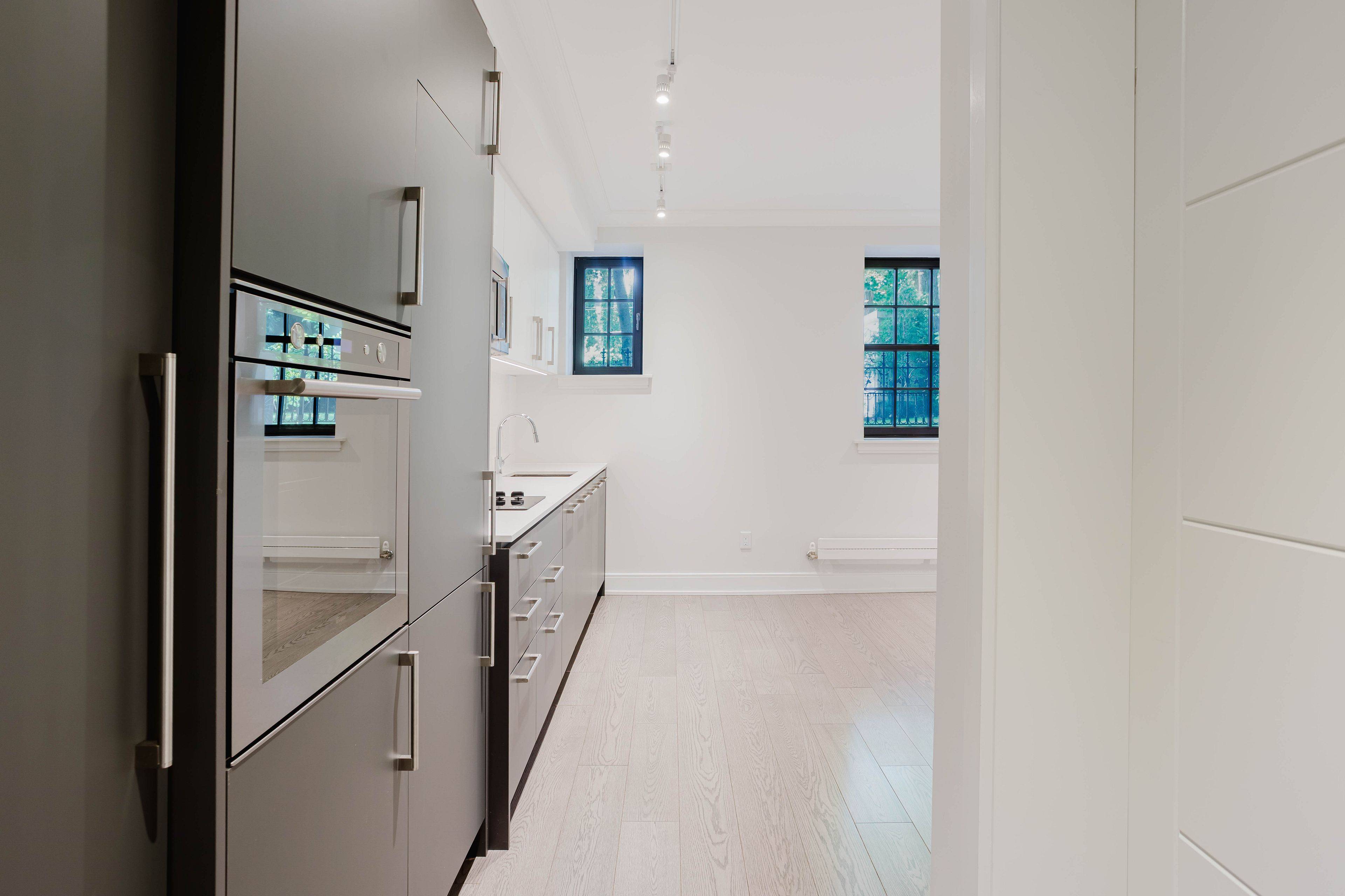 Toronto C02, ON M4V 1H9,2 Clarendon AVE #117
