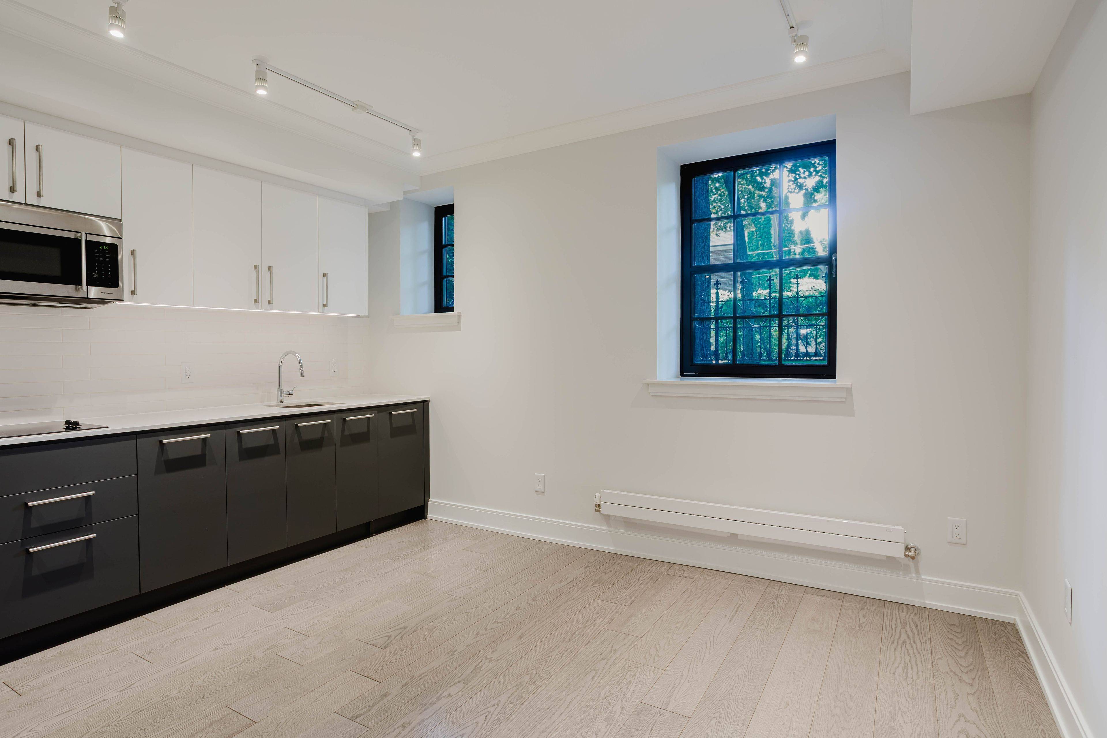 Toronto C02, ON M4V 1H9,2 Clarendon AVE #117