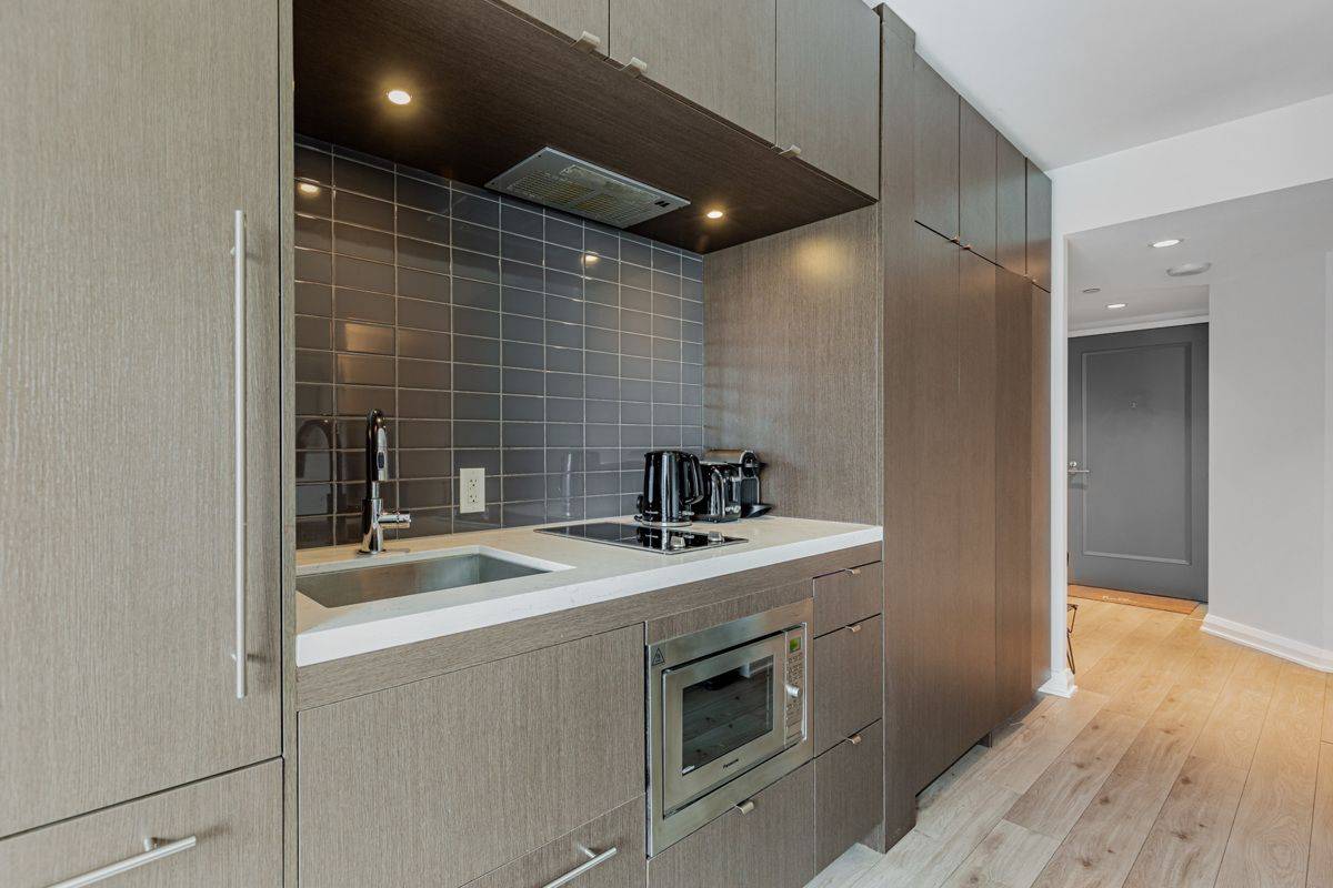 Toronto C02, ON M5R 0B4,155 Yorkville AVE #1814