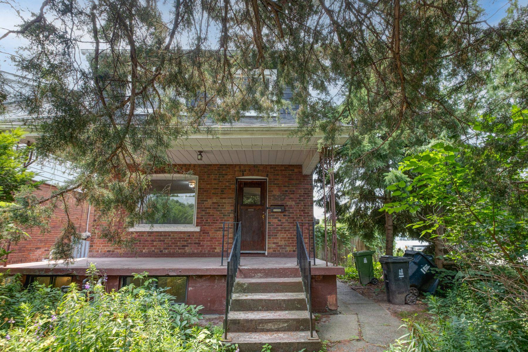 Toronto C10, ON M4S 1K3,387 Millwood RD