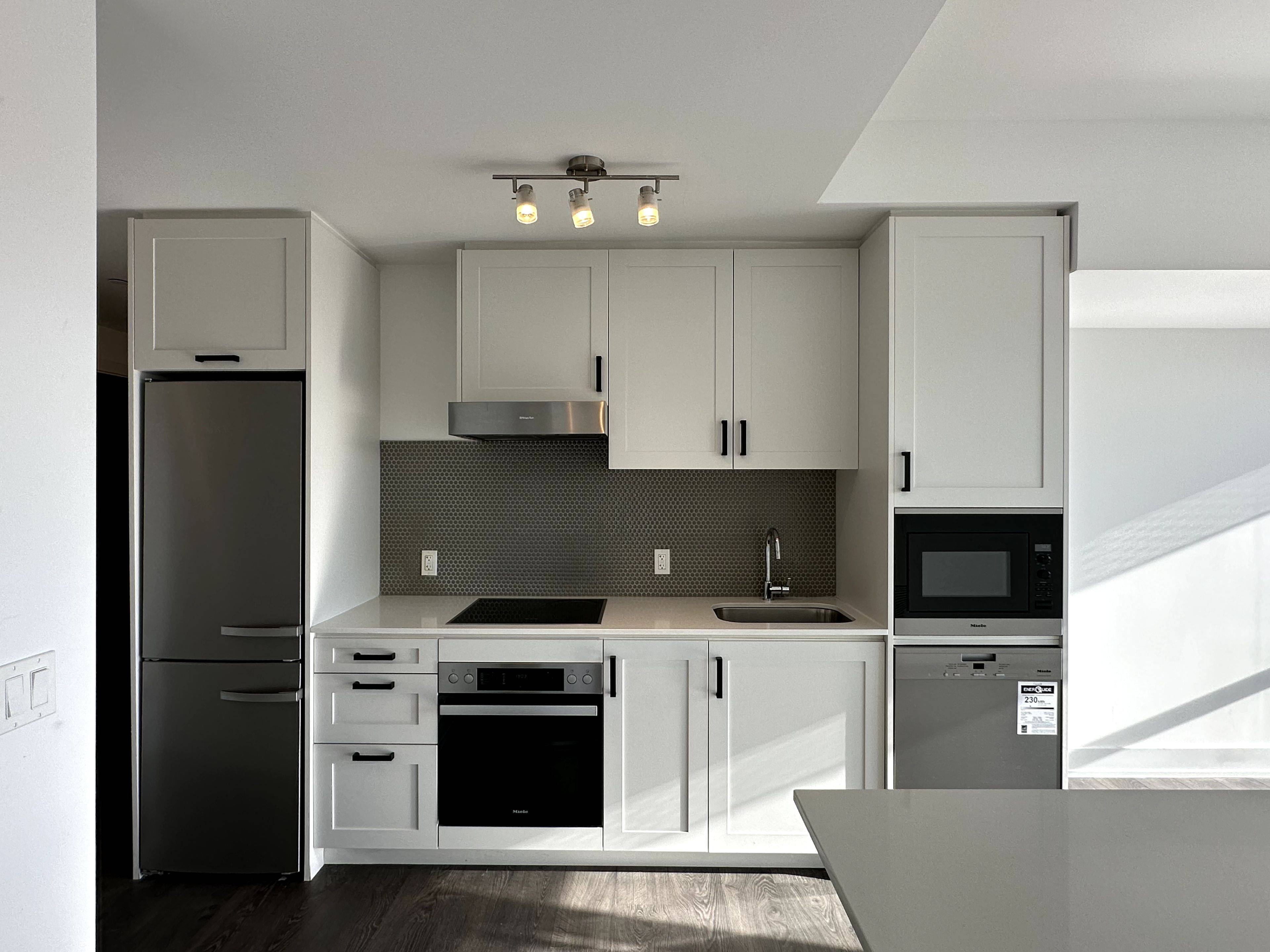 11 Lillian ST #1604, Toronto C10, ON M4S 2H7