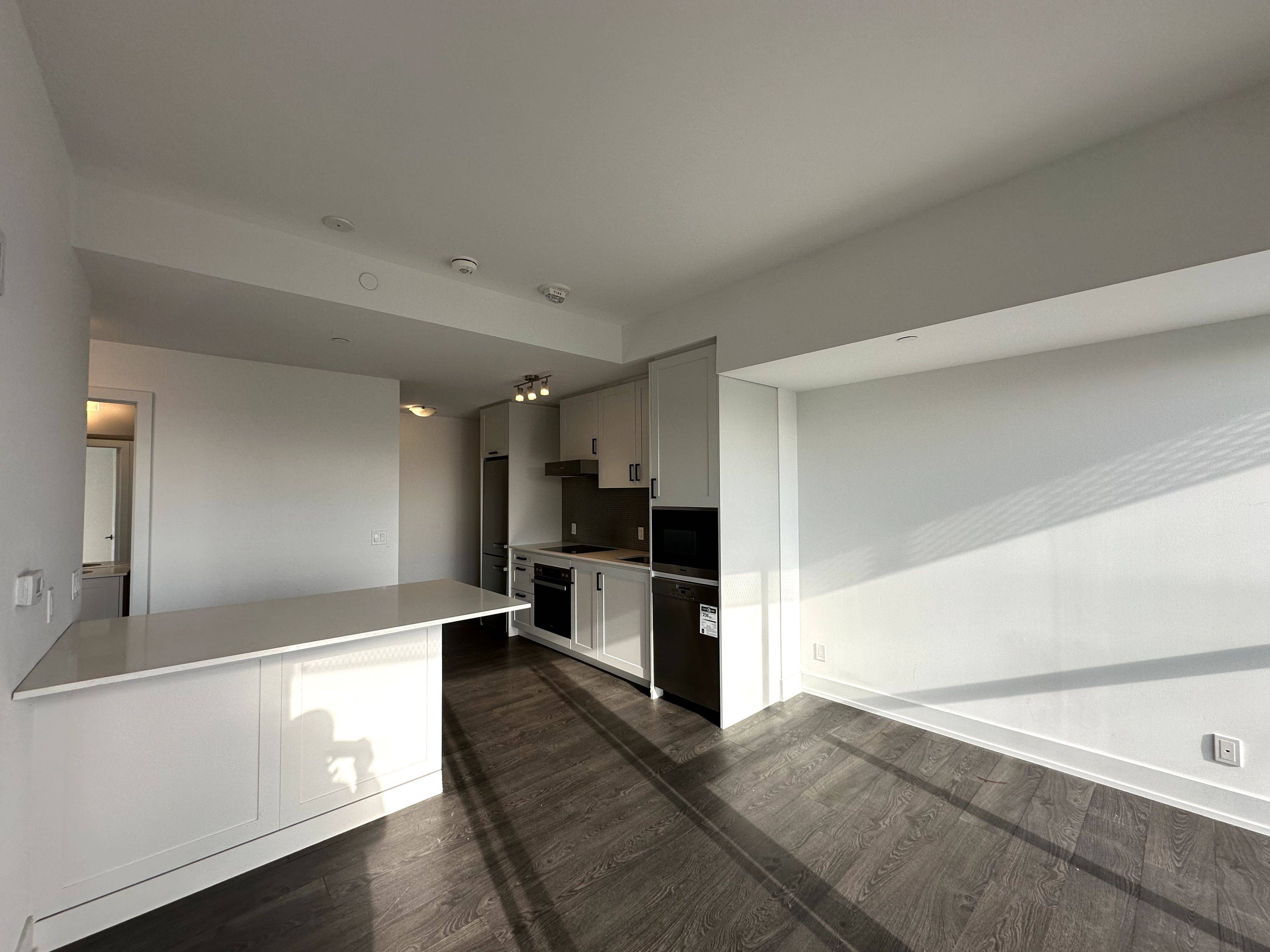 Toronto C10, ON M4S 2H7,11 Lillian ST #1604