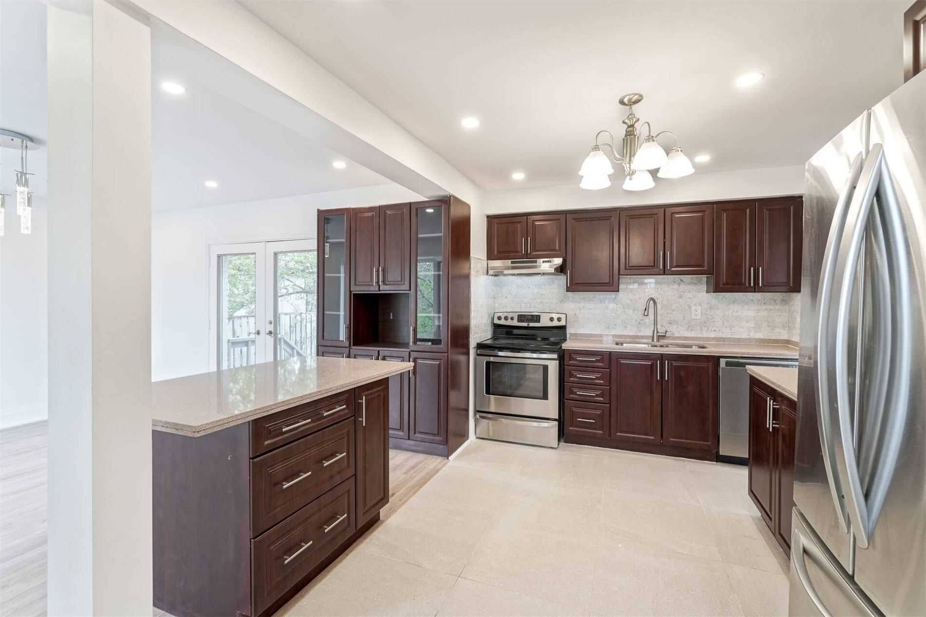 Richmond Hill, ON L4C 2V8,525 Lynett CRES