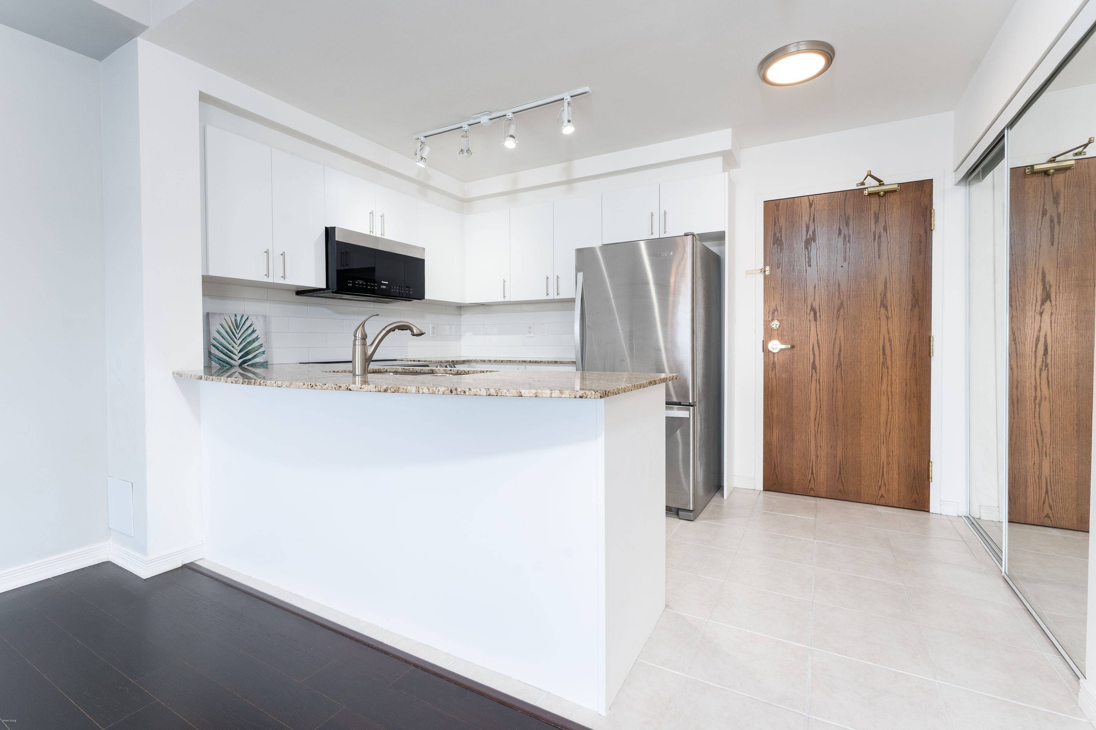8 Maison Parc CT #703, Vaughan, ON L4J 9K5