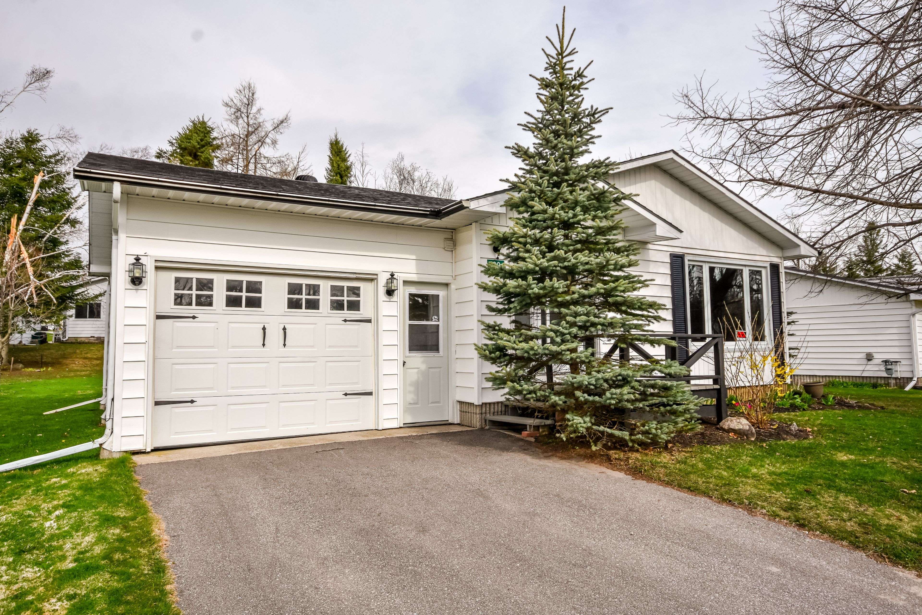 Oro-medonte, ON L0L 1T0,22 TAMARACK DR