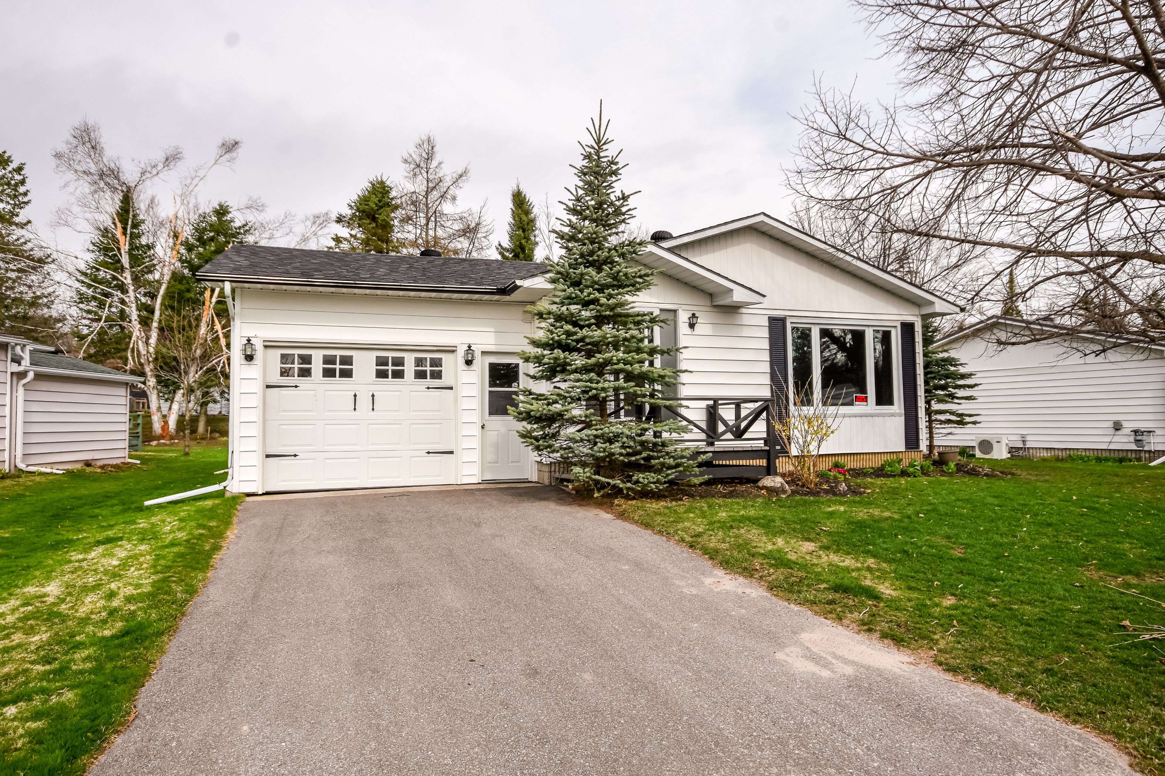 Oro-medonte, ON L0L 1T0,22 TAMARACK DR