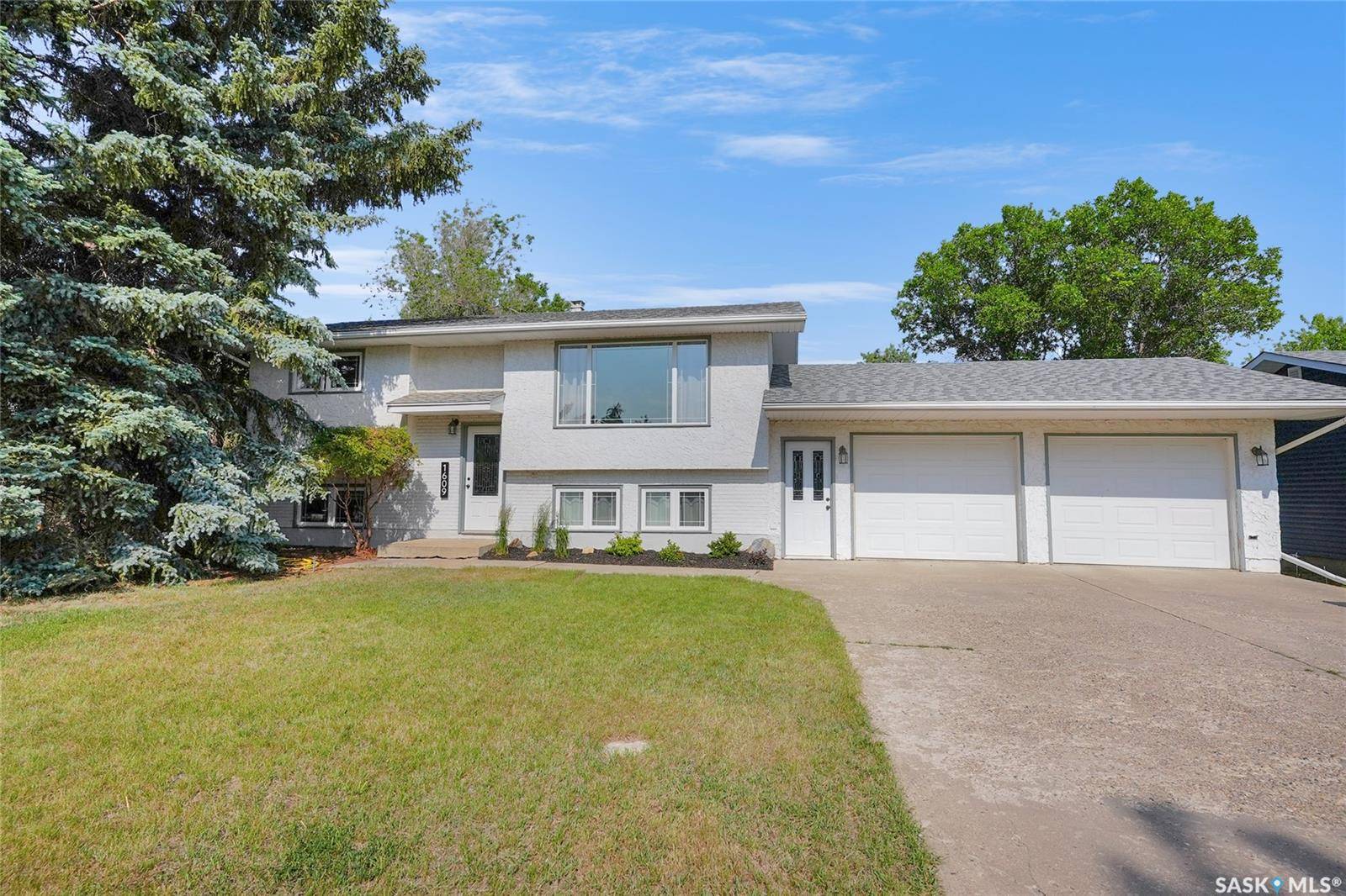 1609 11th AVENUE NW, Moose Jaw, SK S6H 6M5