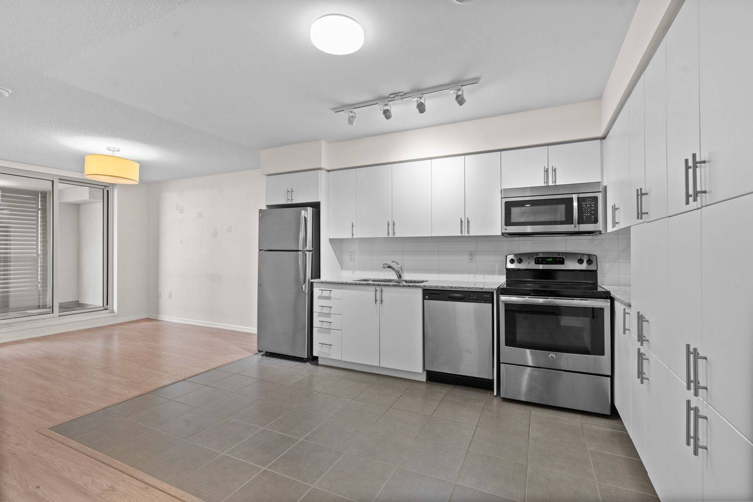 Toronto W04, ON M6A 1C3,830 Lawrence AVE W #510
