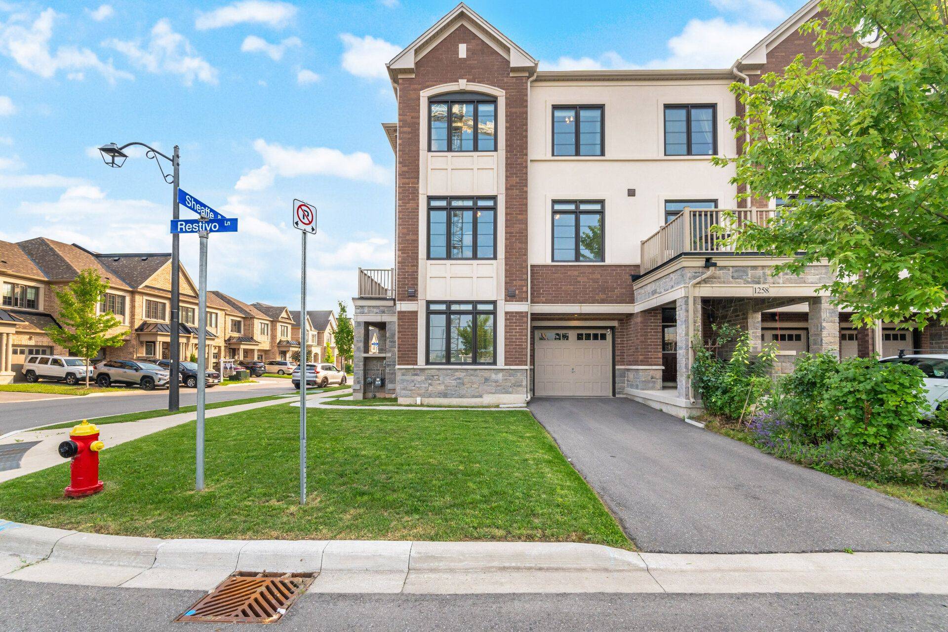 Milton, ON L9E 1J9,1260 Restivo LN