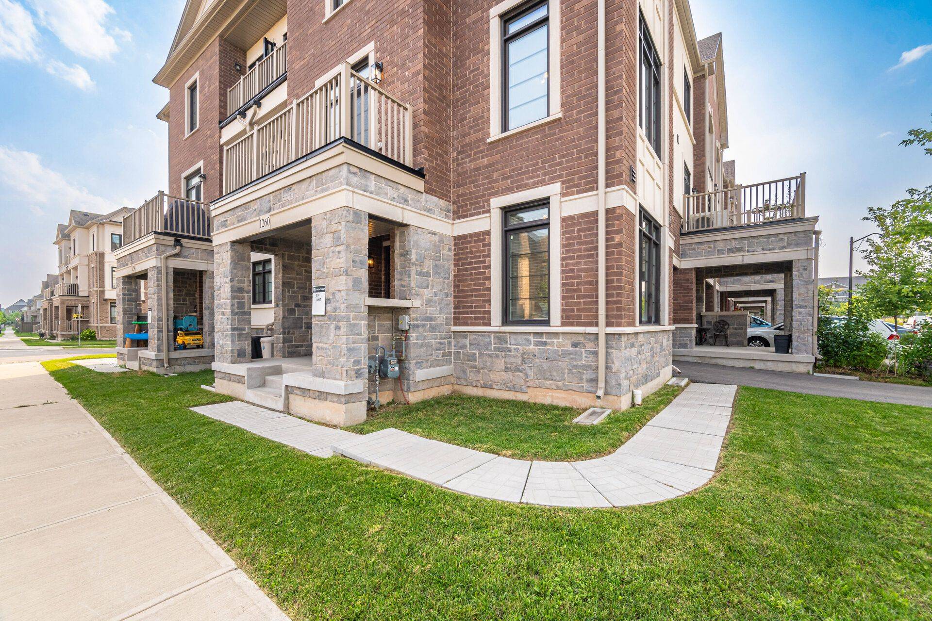 Milton, ON L9E 1J9,1260 Restivo LN