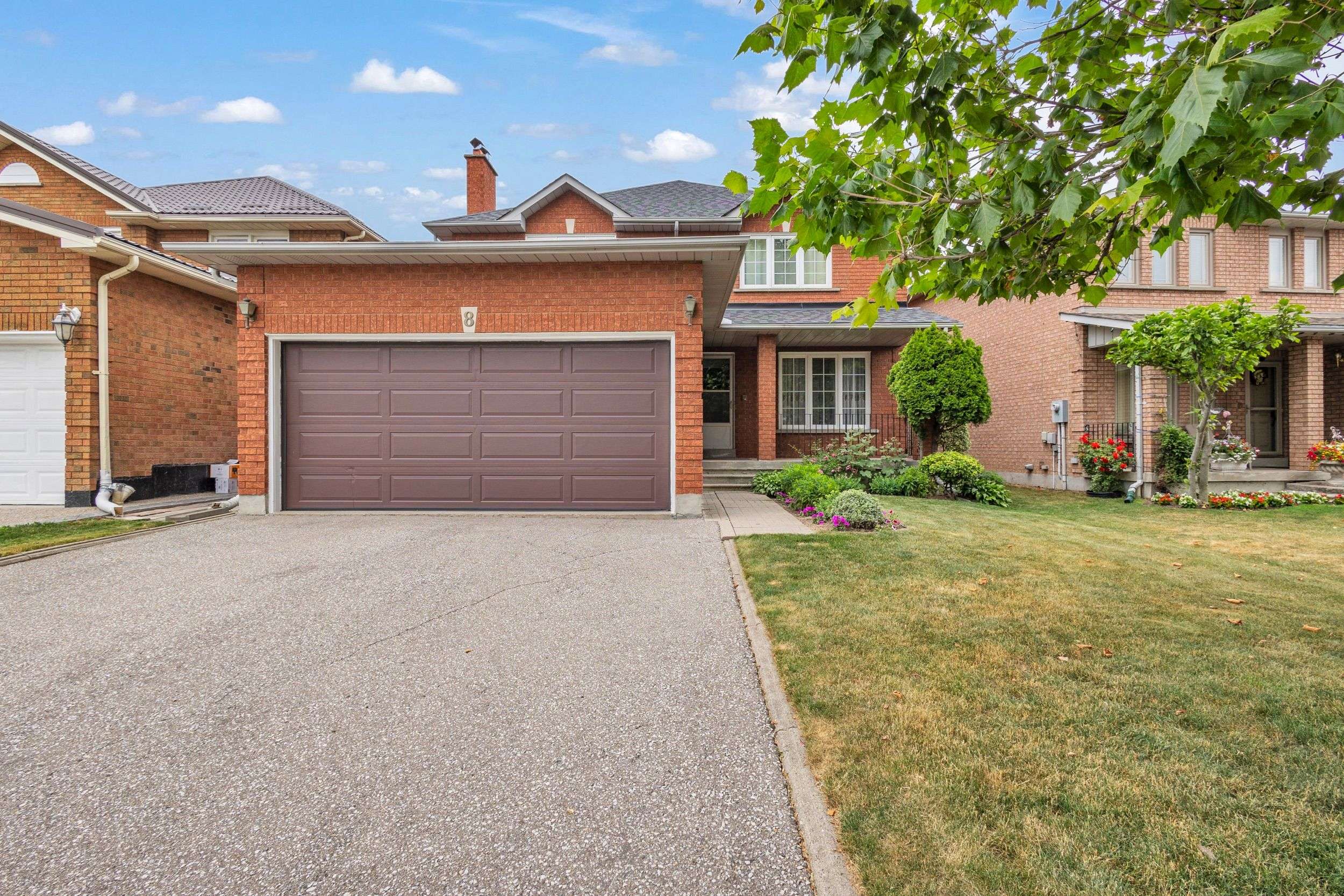 Toronto W10, ON M9W 6X7,8 Thoroughbred CRES