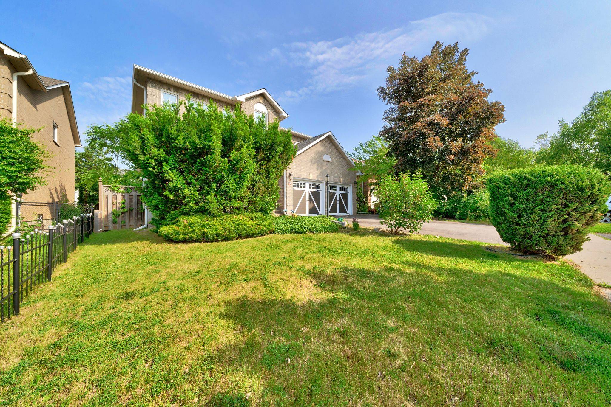 Oakville, ON L6H 4C3,57 River Oaks BLVD E