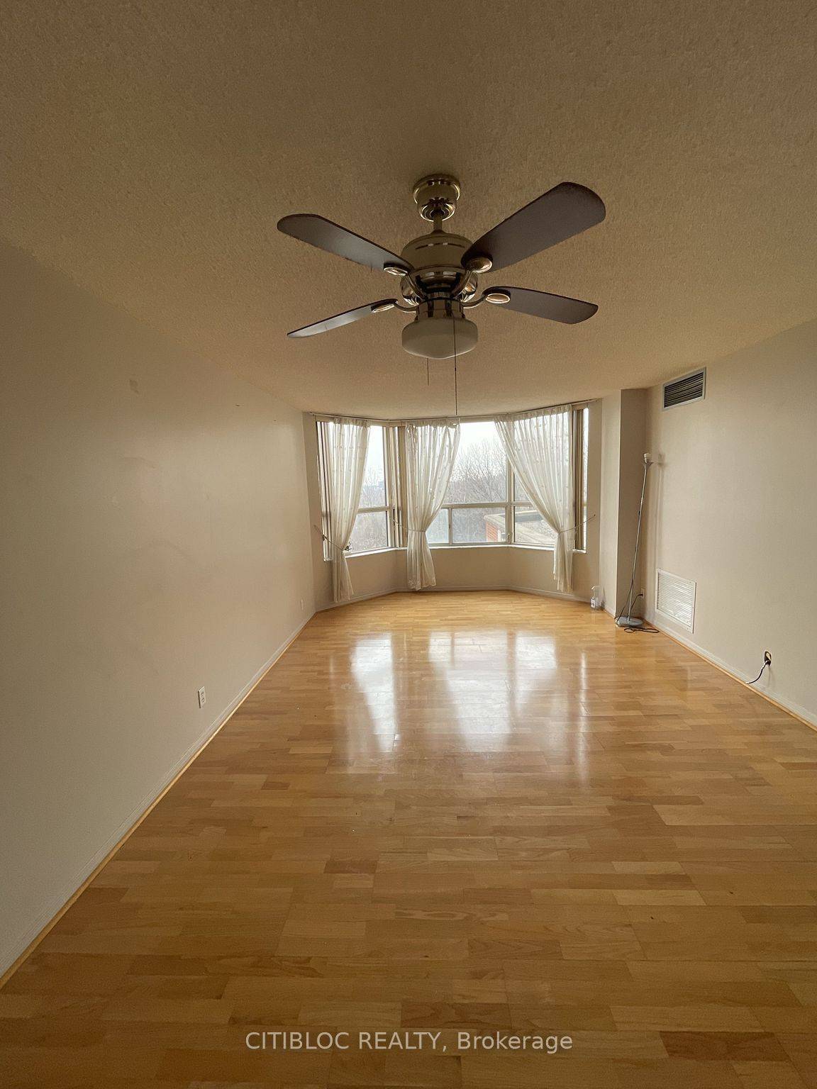 Toronto W10, ON M9W 6X8,6 Humberline DR #217