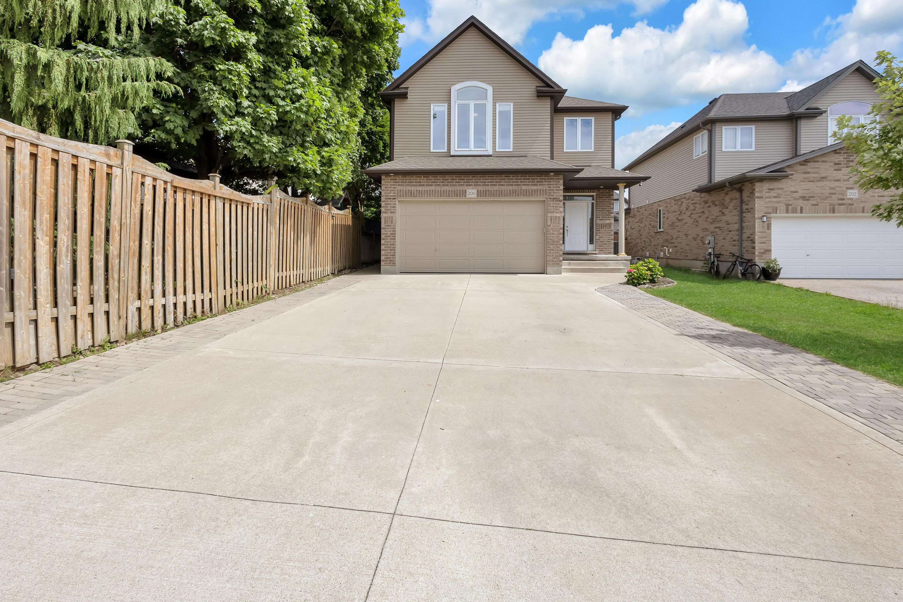 200 Westfield PL, Waterloo, ON N2T 2R2