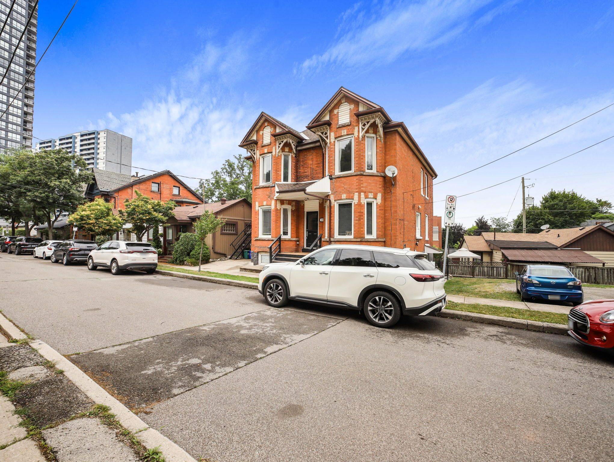 Hamilton, ON L8N 1Z7,21 Foster ST