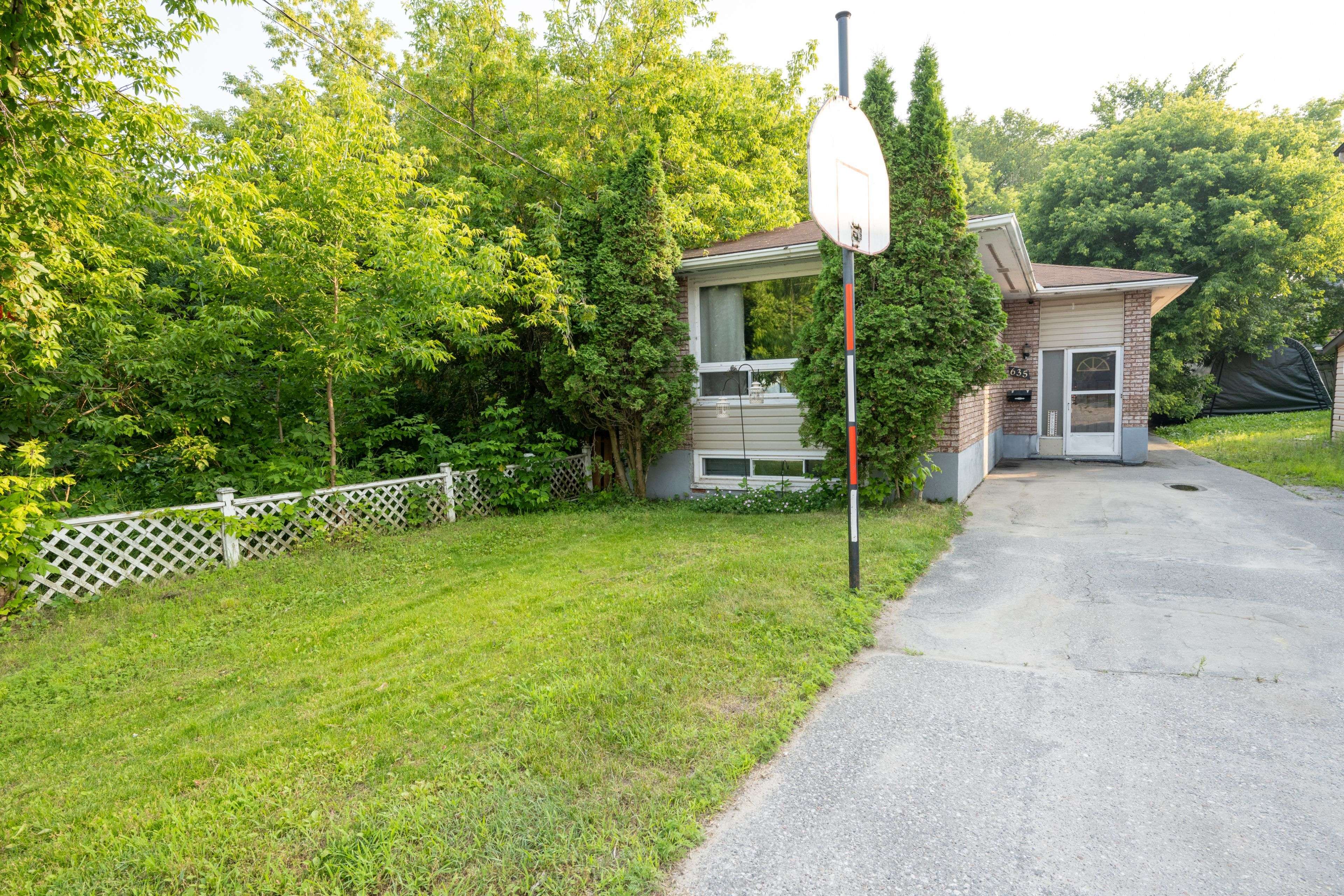 North Bay, ON P1B 1H8,635 Worthington ST E