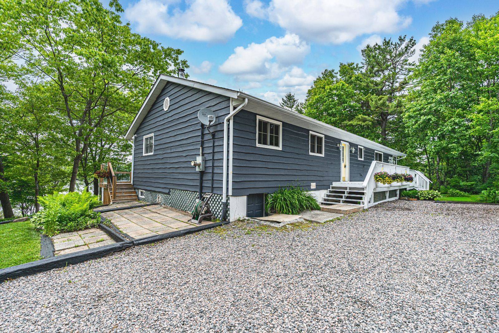 Gravenhurst, ON P0E 1G0,1008 Cove RD