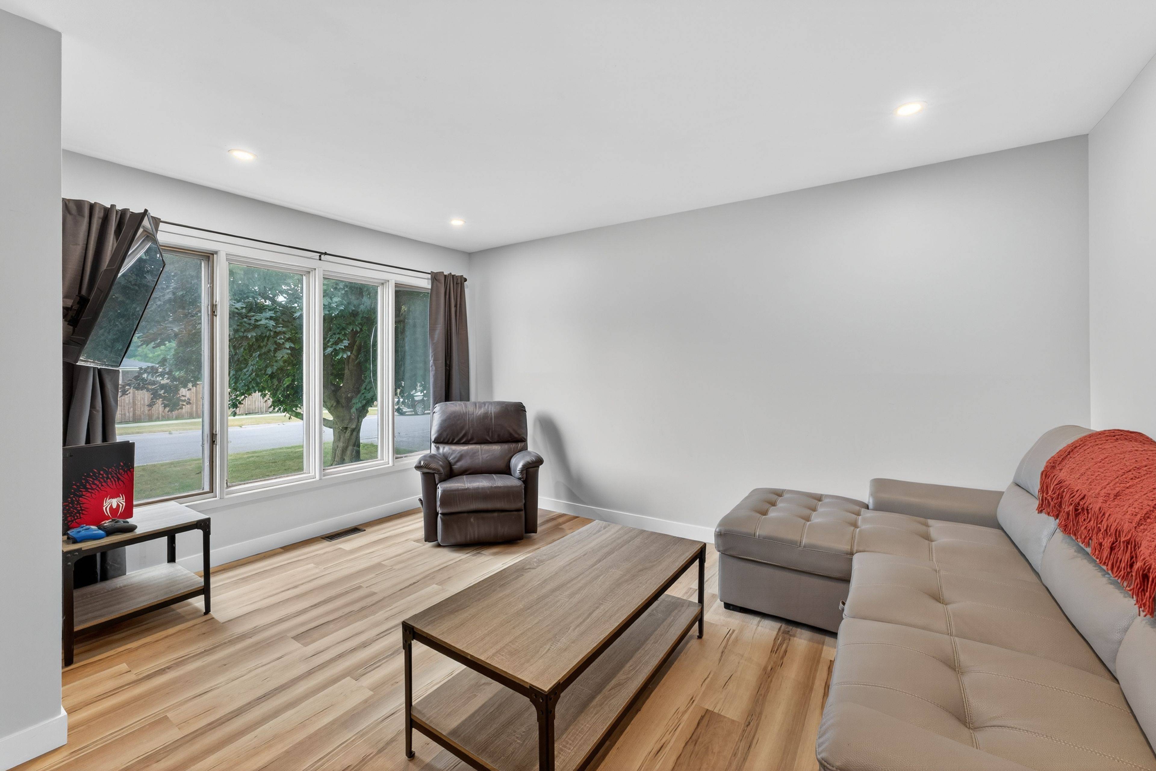 Kingston, ON K7P 1C1,937 Purcell CRES