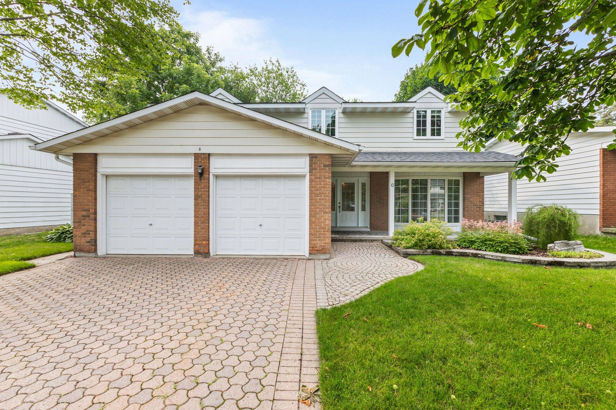 Blackburn Hamlet, ON K1B 3C1,6 Centrepark DR