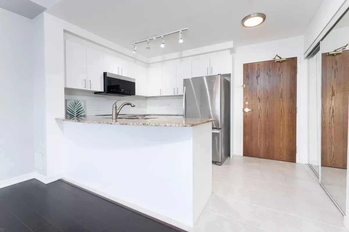 Vaughan, ON L4J 9K5,8 Maison Parc CT #703