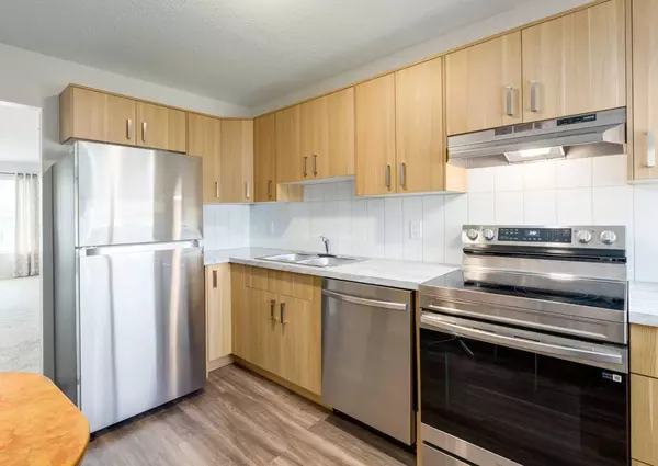 Calgary, AB T1Y 3P1,4914 44 AVE NE