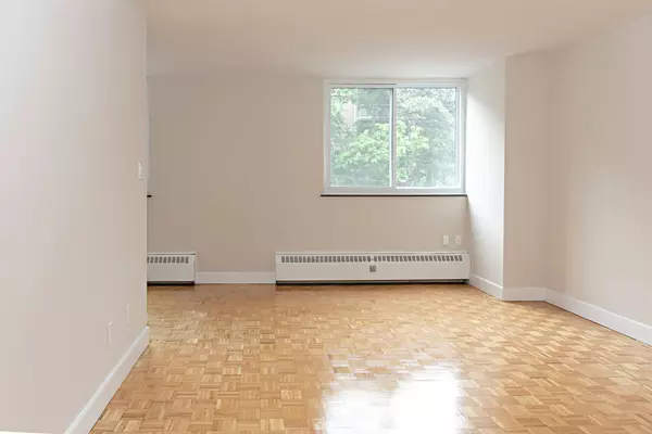 Toronto C04, ON M5N 1J4,10 Shallmar BLVD #115