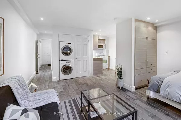 Toronto E02, ON M4C 5S2,32 Woodrow AVE