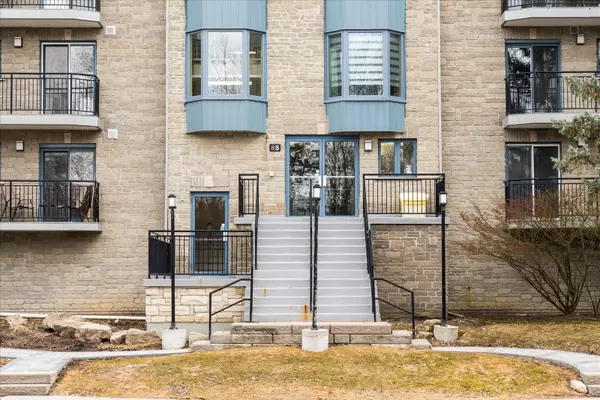 Aurora, ON L4G 2P2,85 Wellington ST W #203