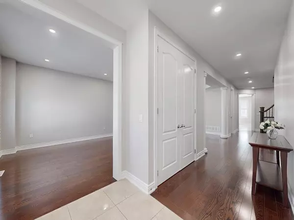 Oakville, ON L6M 0T1,3148 Larry CRES