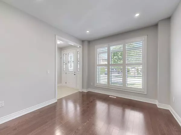 Oakville, ON L6M 0T1,3148 Larry CRES