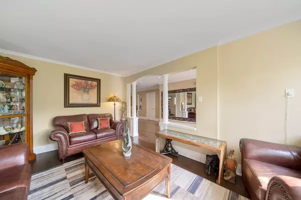 Oakville, ON L6H 4C3,57 River Oaks BLVD E