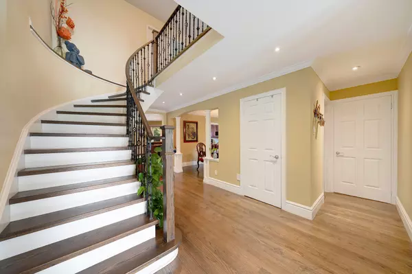 Oakville, ON L6H 4C3,57 River Oaks BLVD E