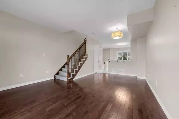 Grimsby, ON L3M 0B5,8 Hemlock WAY #22