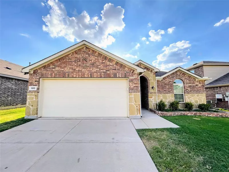 1910 Alamandine Avenue, Cross Roads, TX 76227