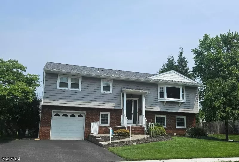 29 Arcadia Rd, Pompton Lakes Boro, NJ 07442